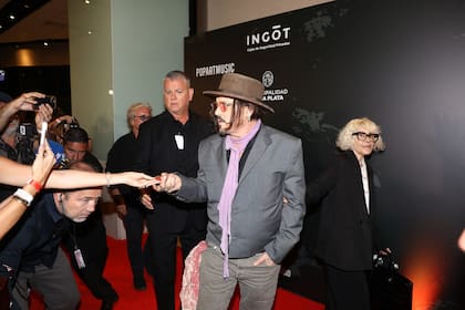 Johnny Depp causó furor el martes en el complejo Cinemark Palermo. La estrella de Hollywood viajó especialmente al país para el estreno de su última película como director, Modigliani, tres días en montparnasse