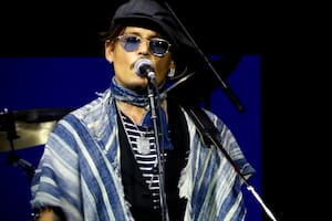 Johnny Depp pospuso su gira musical, tras sufrir una dolorosa lesión en el tobillo