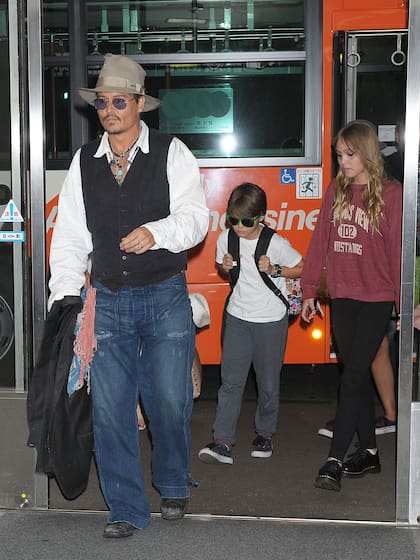 Johnny Depp junto a sus hijos, Jack Depp y Lily Rose Melody Depp, de niños