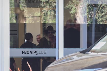 A Johnny Depp lo recibió un fuerte operativo policial que lo acompañó en cada uno de los trámites que tuvo que realizar