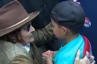 Así fue el encuentro de Johnny Depp con sus fans argentinos en la puerta de Telefe