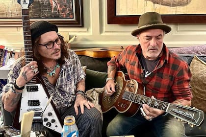 Johnny Depp y Jorge "Corcho" Rodríguez