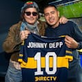 Johnny Depp visitó La Bombonera: fue a ver el partido de Boca y se encontró con Riquelme