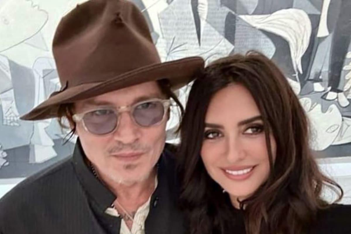 La salida cultural de Johnny Depp y Penélope Cruz en Madrid: reencuentro, museo y selfie con una obra maestra