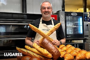 Es productor de Fito Páez y montó una panadería que rescata delicias de inmigrantes