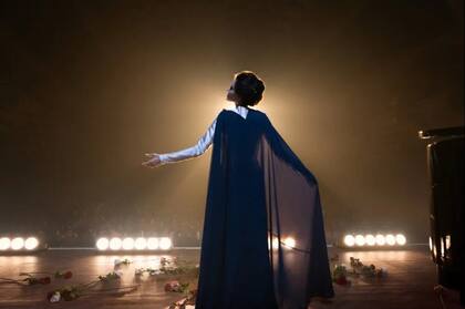 Jolie as Maria Callas en una de las escenas más importantes del film