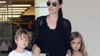 Jolie también tuvo un embarazo doble