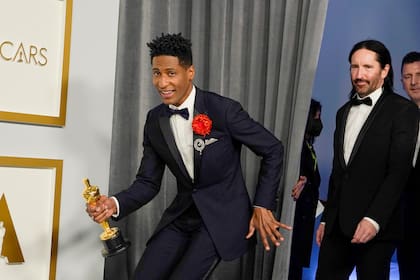 Jon Batiste aspira a su segundo Oscar el próximo domingo