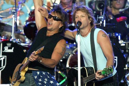 Jon Bon Jovi junto a Richie Sambora, que dejó la banda sorpresivamente en 2013