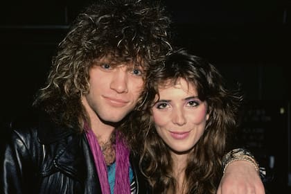 Jon Bon Jovi y su eterna pareja, Dorothea Hurley, en el Sheraton Premiere Hotel de Los Ángeles, en 1985