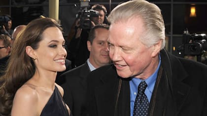 Jon Voight junto a Angelina Jolie