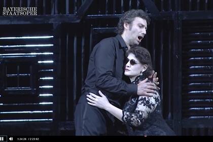 El fabuloso tenor Jonas Kaufman en "Il Trovatore", que la Ópera de Munich puso en línea gratis hasta el 28 de marzo