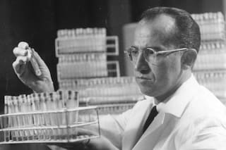 Le salvó la vida a millones de niños y no quiso cobrar ni un peso por hacerlo