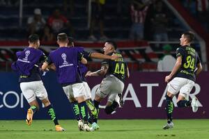 Jonatan Alvez celebra su gol. Gran triunfo de Unión en Santa Fe