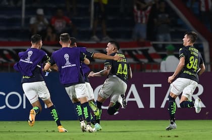 Jonatan Alvez celebra su gol. Gran triunfo de Unión en Santa Fe