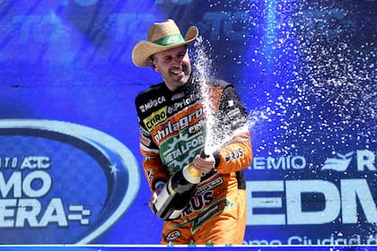 Jonatan Castellano, ganador de la primera carrera del año del TC, dejó el primer lugar en manos de José Manuel Urcera