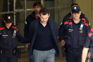 La marca de una pisada “forzada”, clave en la investigación por la muerte del fundador de Mango