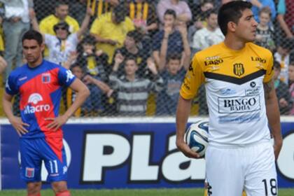 Jonathan Blanco marcó los dos goles de Olimpo, de penal