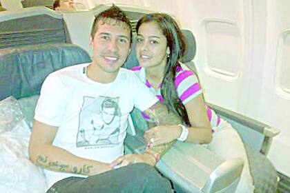 Jonathan Fabbro llegó a la Argentina junto a su novia Larissa Riquelme