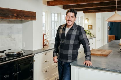 Jonathan Knight hoy, como conductor de Farmhouse Fixer