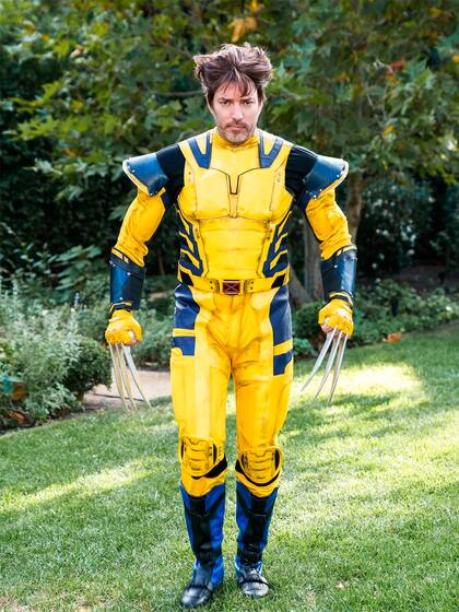 Jonathan Scott, conductor de Hermanos a la obra, optó por rendirle homenaje a Wolverine, con el clásico traje amarillo con el que el personaje se hizo famoso en los comics de los X-Men