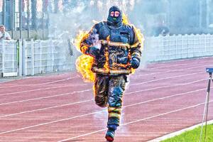 Un bombero francés rompió el récord Guinness de la mayor distancia corrida envuelto en llamas