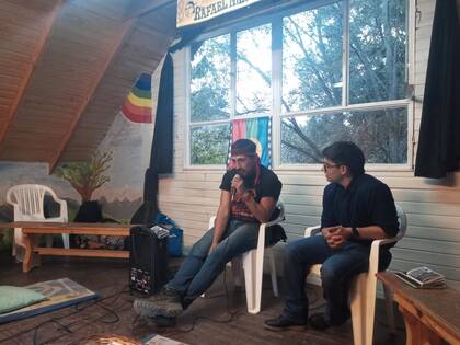 Jones Huala en la presentación de su libro