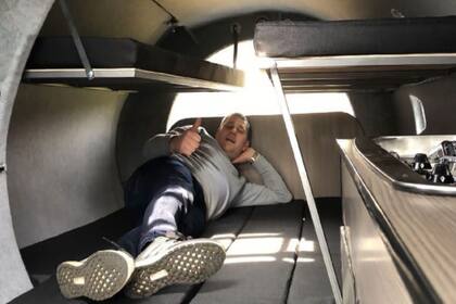 Jones trabajó como técnico de la Royal Air Force