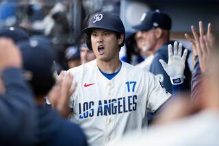 Jonrón inicial de Ohtani y el de tres carreras de Teoscar impulsan a Dodgers 6-3 ante Rangers