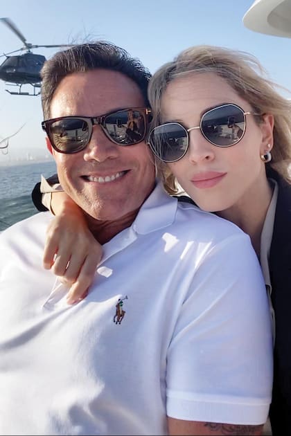 Jordan es veintiséis años más grande que Cristina y tiene dos hijos, Chandler y Carter, fruto de su segundo matrimonio con Nadine Caridi (en el film es interpretada por Margot Robbie). Además, tiene un hijo del corazón, Bowen, de su última pareja.