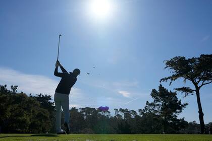 Jordan Spieth en la salida del hoyo 3, un momento mucho más placentero que el que le tocó vivir en el hoyo 8