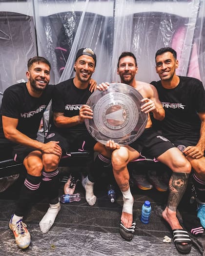 Jordi Alba, Luis Suárez, Lionel Messi y Sergio Busquets celebraron la victoria en del ers’ Shield (Foto: Instagram @intermiamicf)