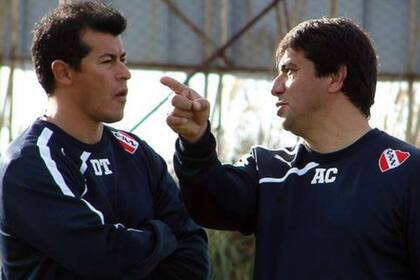 Jorge Almirón analiza el jugador para contratar por el lesionado Vallés