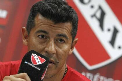 Jorge Almirón desmintió su partida del Rojo