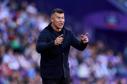 Jorge Almiron dirigiendo a Elche, en España, ante Real Valladolid, en Noviembre de 2022; fue su último trabajo antes de llegar a Boca