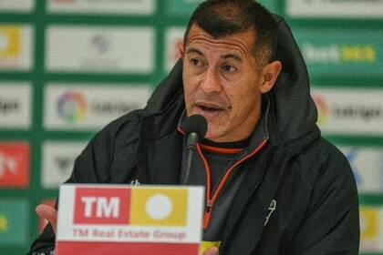 Jorge Almirón renunció como técnico del Elche.