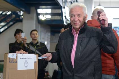 Jorge Altamira votó en Villa Domínico