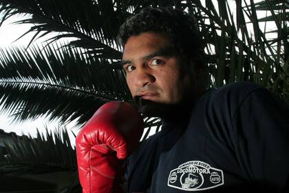 "Locomotora" Castro tiene un gimnasio en el sur de Buenos Aires, que adaptó para ayudar a los vecinos