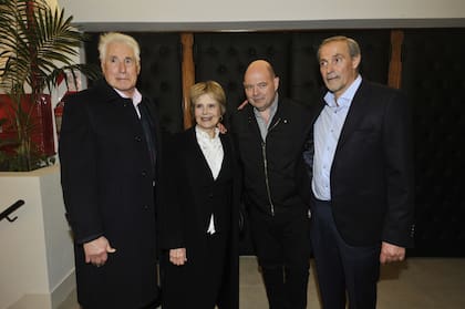 Jorge Anelli, Luisina Brando, Carlos Rottemberg y Gustavo Fontana, en la reinauguración del Teatro Gran Pilar