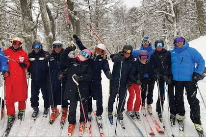 Jorge Aramburo, Benicio, Cruz Pereyra Lucena, Máximo Petracchi, Alejandro, Taína, Valeria, Papo Roca, Ana Pérez Bustos, Balthazar y Vicky Fariña, en las pistas de Chapelco.