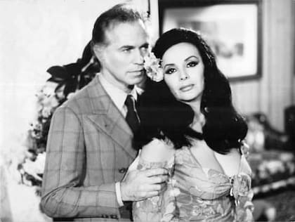 Jorge Barreiro e Isabel Sarli en El sexo y el amor, de 1974