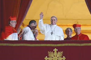 Jorge Bergoglio no llegó como favorito al cónclave de 2013. Los apostadores que jugaron por él se llevaron 32 dólares por cada dólar apostado (Photo credit should read VINCENZO PINTO/AFP/Getty Images)