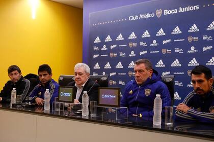 Jorge Bermúdez, Hugo Ibarra, Jorge Ameal, Roberto Pompei y Leandro Gracián, durante la conferencia de prensa