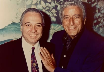 Jorge Calandrelli con Tony Bennett en Los Ángeles, en una imagen de los años 90
