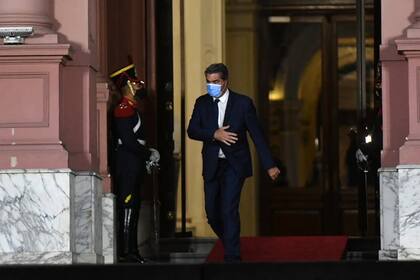 Jorge Capitanich se retira de Casa Rosada luego de la reunión de gobernadores peronistas con el presidente