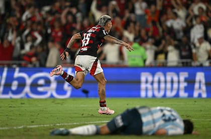 Jorge Carrascal convirtió el gol con el que Flamengo eliminó a Racing en semifinales