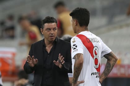 Jorge Carrascal y Marcelo Gallardo durante el partido que disputaron River y Paranaense, por los octavos de final de la Copa Libertadores; tras la reanudación del torneo, el DT apostó mucho más por el colombiano