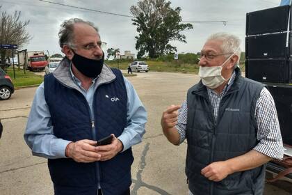 Jorge Chemes (izq), al llegar a la marcha en Villaguay