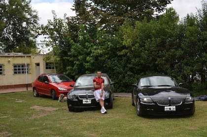 Jorge "Chucky" Giménez y una de sus posesiones más preciadas: el BMW Z4