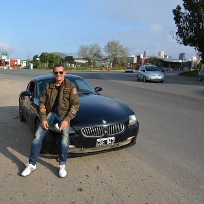Jorge "Chucky" Giménez y una de sus posesiones más preciadas: el BMW Z4